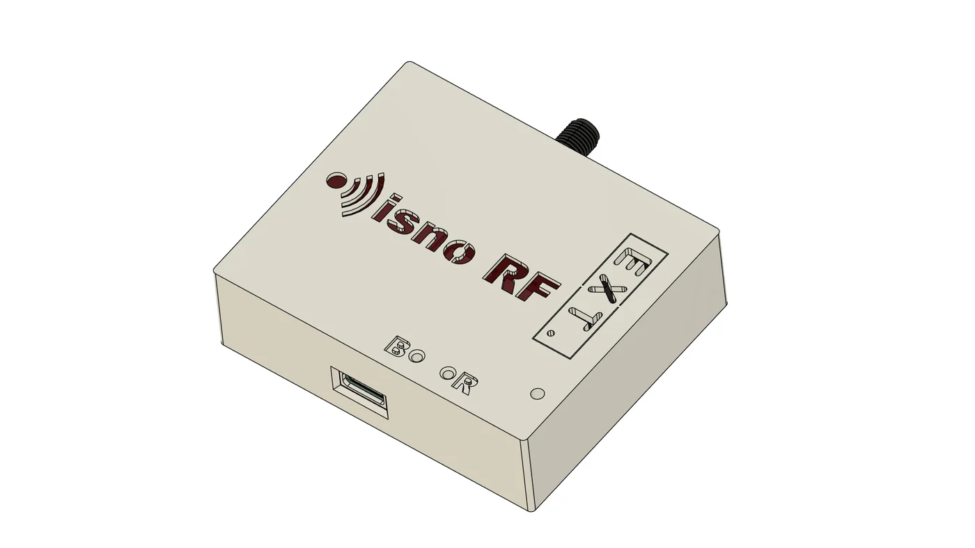 Un boîtier imprimé pour la Super : logo isno RF ajouré, repère EXT, grille de ventilation. Prototype conçu par @lecanard38
