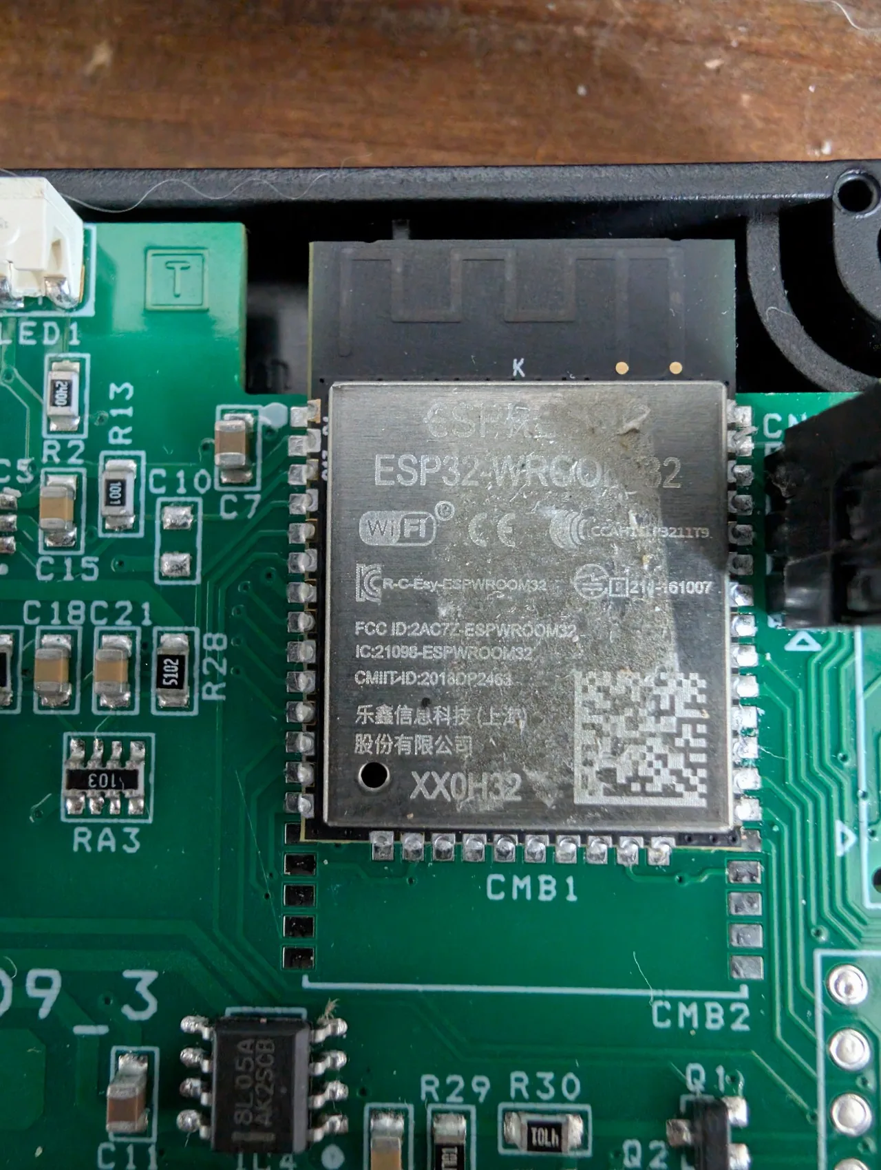 ESP32-WROOM-32 vu de dessus, la puce principale du module